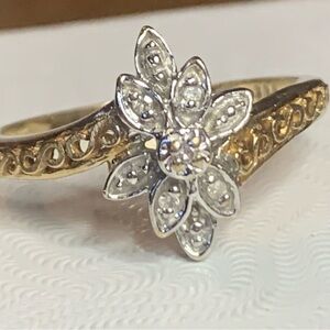 10kt Gold Vintage Floral Ring. Two tone gold with small 💎 diamonds. So pretty!